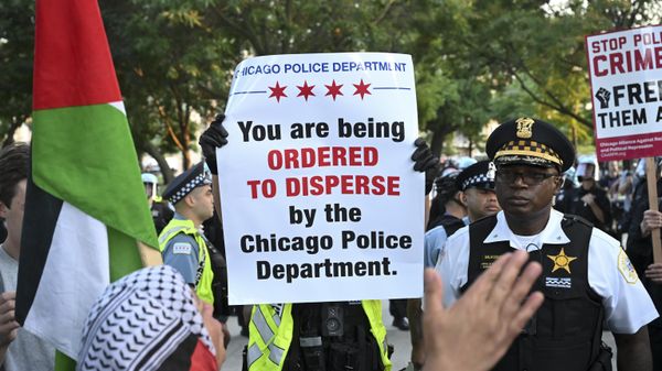 Police break up a demonstration during the Democratic National Convention Monday, Aug. 19, 2024, in Chicago. (AP Photo/Noah Berger) - Sputnik International