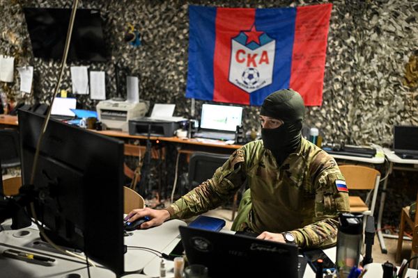 A serviceman from the Espanola Brigade in the "Melody" information and analytical center in the special military operation. - Sputnik International