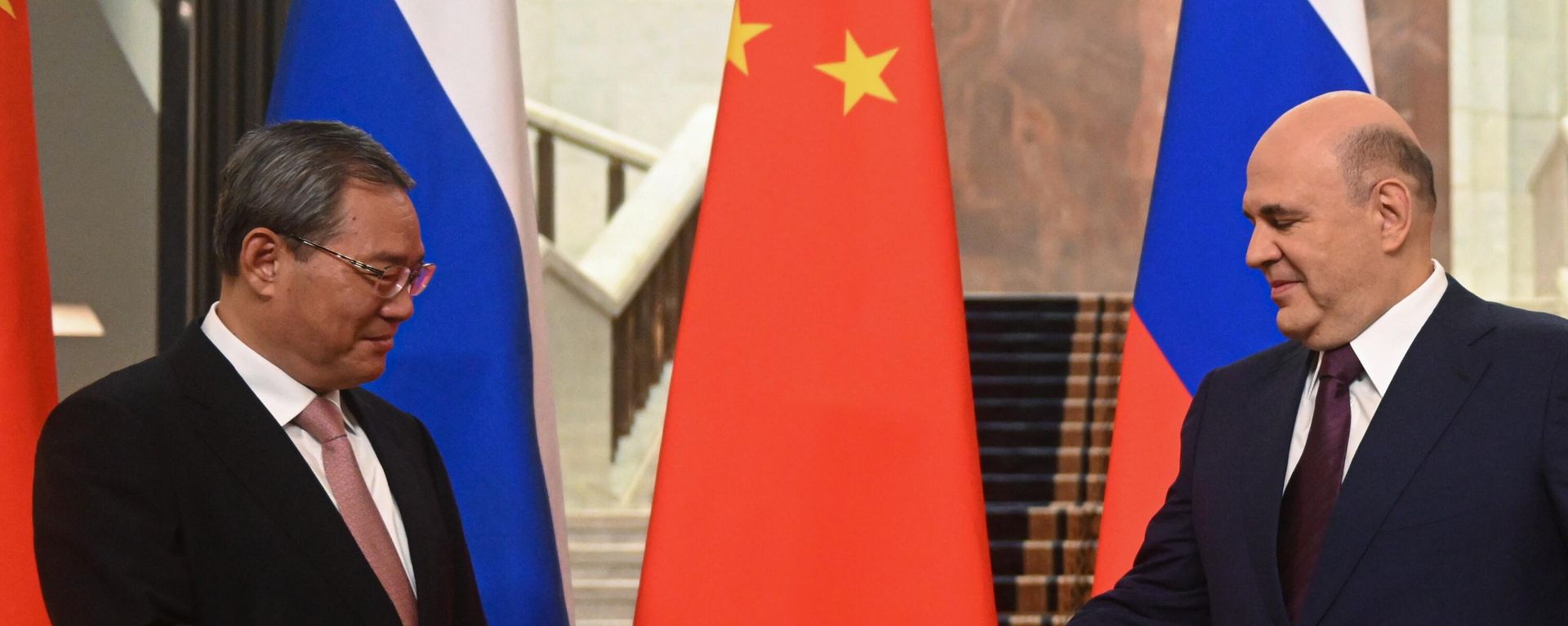 Russian Prime Minister Mikhail Mishustin and Chinese Premier Li Qiang Russian Prime Minister Mikhail Mishustin and Chinese Premier Li Qiang - Sputnik International, 1920, 03.11.2025