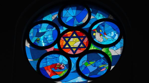 Stained glass with star of David is pictured at the Koenigsberg's New Synagogue - Sputnik International