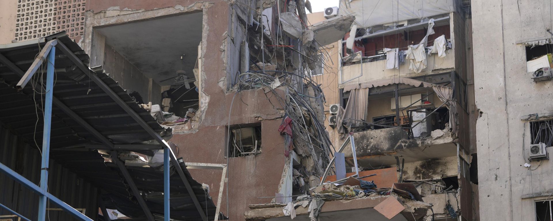 Buildings are damaged after being hit by an Israeli airstrike on Tuesday evening in the southern suburbs of Beirut, Lebanon, Wednesday, July 31, 2024 Buildings are damaged after being hit by an Israeli airstrike on Tuesday evening in the southern suburbs of Beirut, Lebanon, Wednesday, July 31, 2024 - Sputnik International, 1920, 24.08.2024