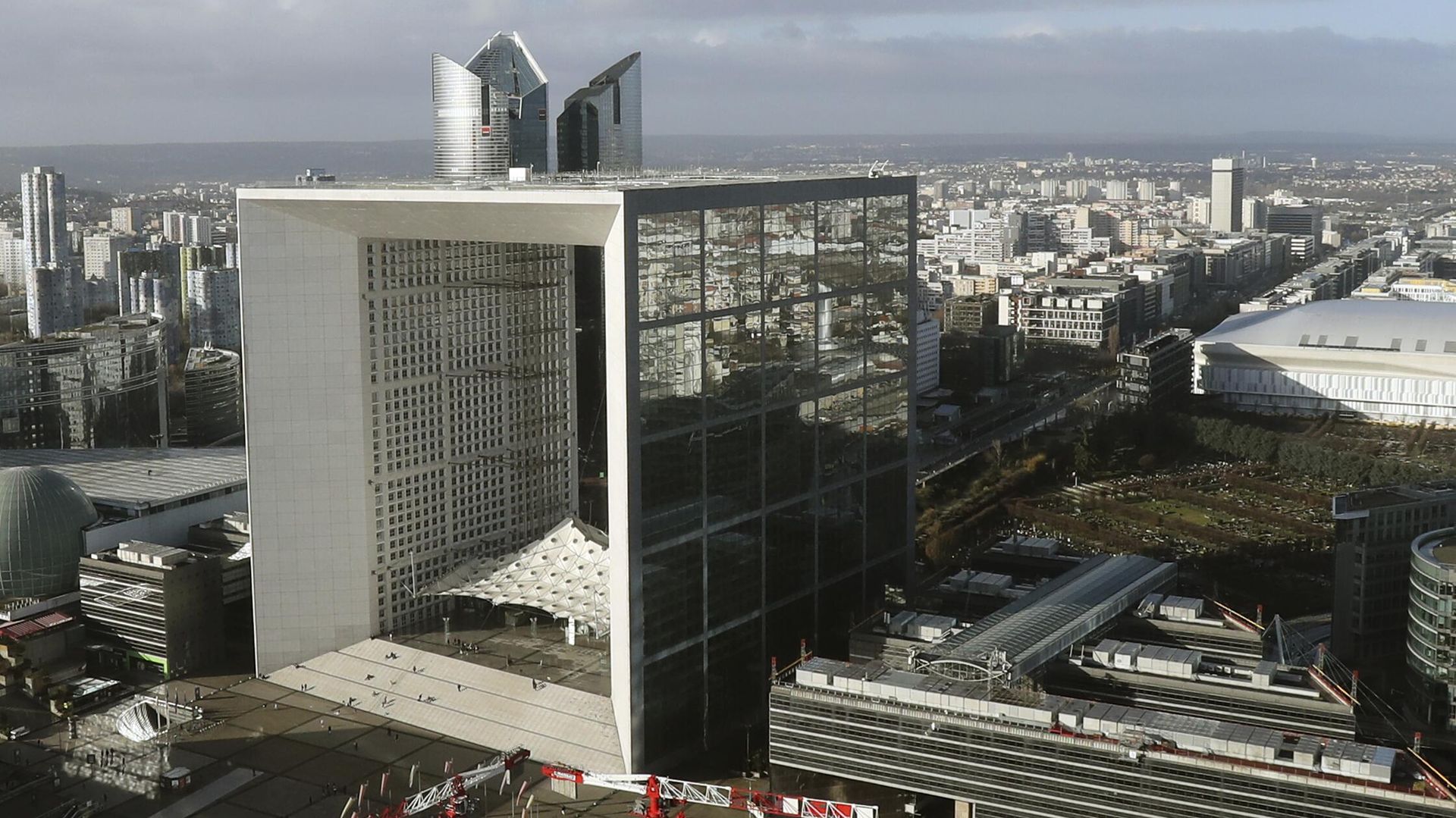 The Grande Arche is pictured in the business district of La Defense, outside Paris. File photo. The Grande Arche is pictured in the business district of La Defense, outside Paris. File photo. - Sputnik International, 1920, 28.08.2024