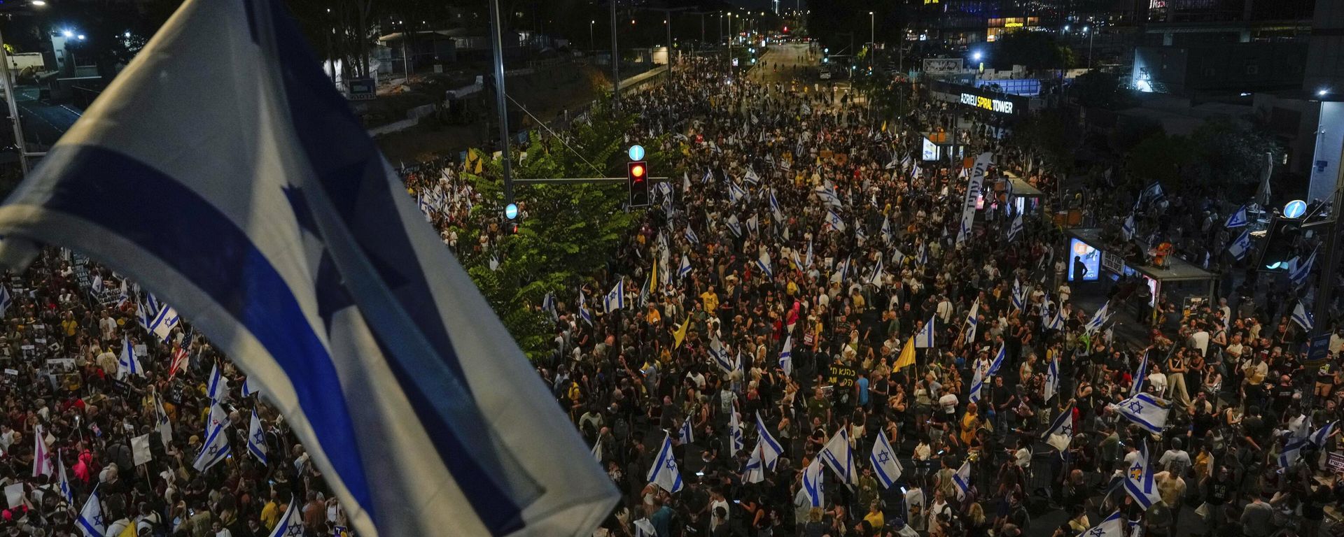 People attend a rally demanding a cease-fire deal and the immediate release of hostages held by Hamas in the Gaza Strip after the deaths of six hostages in the Palestinian territory in Tel Aviv, Israel, on Monday, Sept. 2, 2024. People attend a rally demanding a cease-fire deal and the immediate release of hostages held by Hamas in the Gaza Strip after the deaths of six hostages in the Palestinian territory in Tel Aviv, Israel, on Monday, Sept. 2, 2024. - Sputnik International, 1920, 02.09.2024