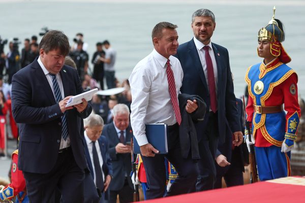 Russian Transport Minister Roman Starovoit and Zabaykalsky Regional Governor Alexander Osipov before the meeting. - Sputnik International