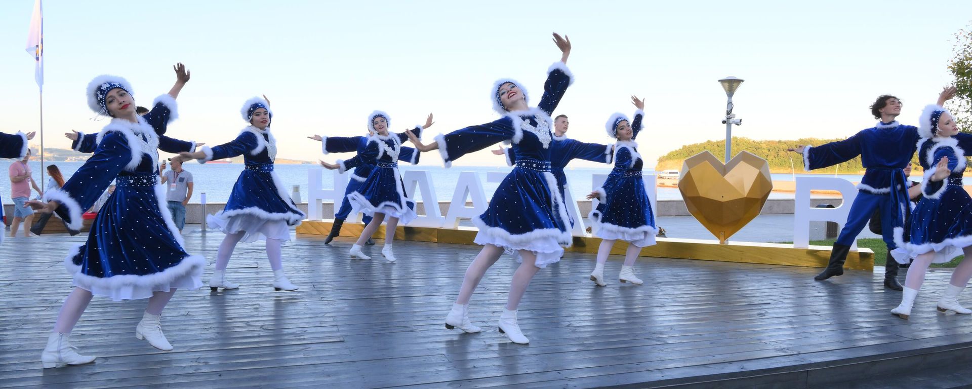 Dancers perform at the Eastern Economic Forum in Vladivostok, Russia, September 3, 2024. Dancers perform at the Eastern Economic Forum in Vladivostok, Russia, September 3, 2024. - Sputnik International, 1920, 03.09.2024