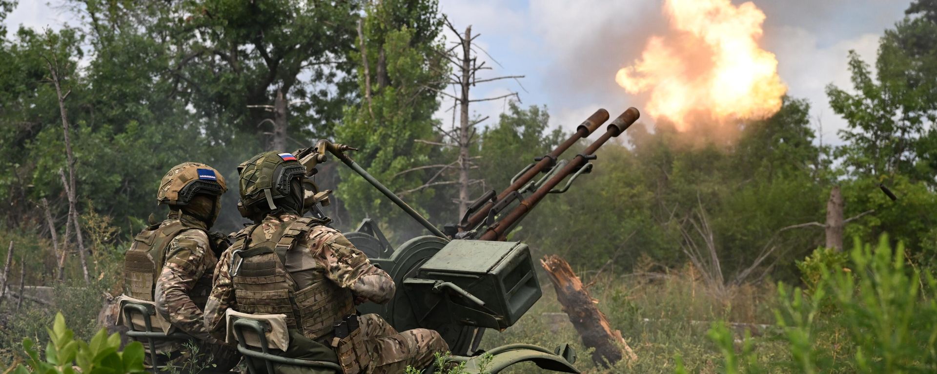 Russian serviceman of the Central military district air defense unit fire the ZU-23 anti-aircraft gun at an air target in the Avdeyevka sector of the frontline amid Russia's military operation in Ukraine, Russia Russian serviceman of the Central military district air defense unit fire the ZU-23 anti-aircraft gun at an air target in the Avdeyevka sector of the frontline amid Russia's military operation in Ukraine, Russia - Sputnik International, 1920, 04.09.2024