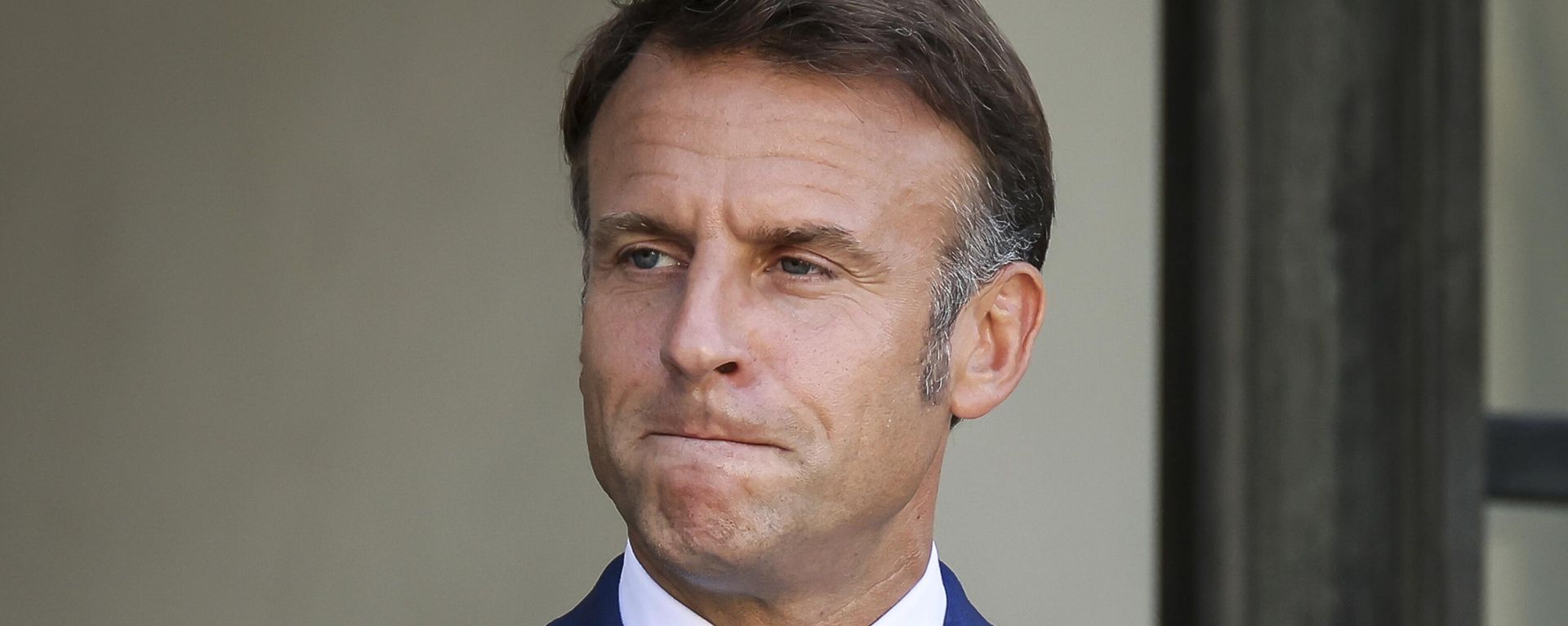 French President Emmanuel Macron gestures at the Elysee Palace as French left-wing coalition accuses Emmanuel Macron of denying democracy after he has rejected the New Popular Front's candidate to form a new government following last month's inconclusive election, Tuesday, Aug. 27, 2024 in Paris. French President Emmanuel Macron gestures at the Elysee Palace as French left-wing coalition accuses Emmanuel Macron of denying democracy after he has rejected the New Popular Front's candidate to form a new government following last month's inconclusive election, Tuesday, Aug. 27, 2024 in Paris. - Sputnik International, 1920, 05.09.2024