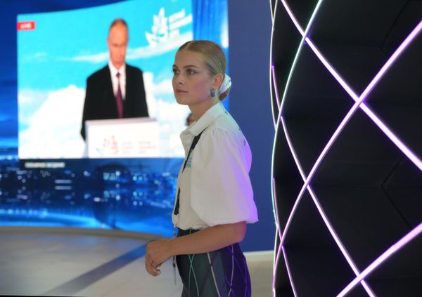 Braodcast of the session held in Russia's Vladivostok. - Sputnik International