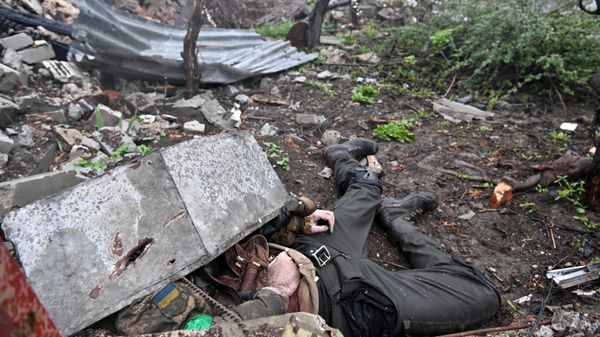The view shows a body of a dead Ukrainian soldier on a street in Artemovsk, also known as Bakhmut, as Russia's military operation in Ukraine continues, Donetsk People's Republic, Russia - Sputnik International