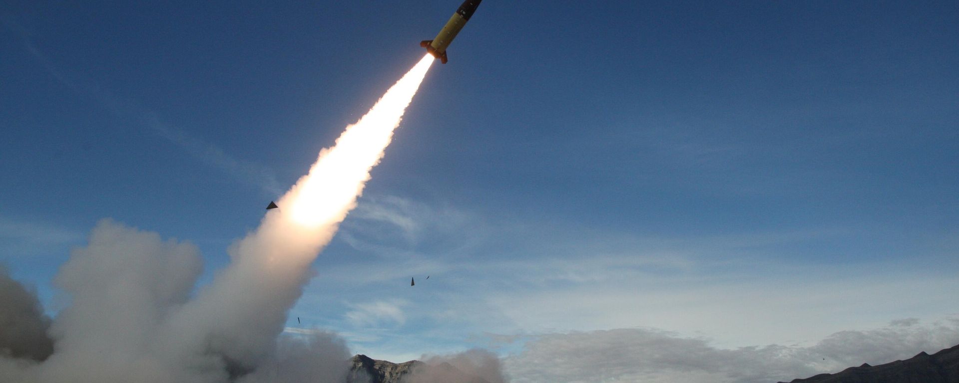 Live fire testing at White Sands Missile Range, N.M., on Dec. 14, 2021, of early versions of the US Army Tactical Missile System (ATACAMS). - Sputnik International, 1920, 13.10.2025
