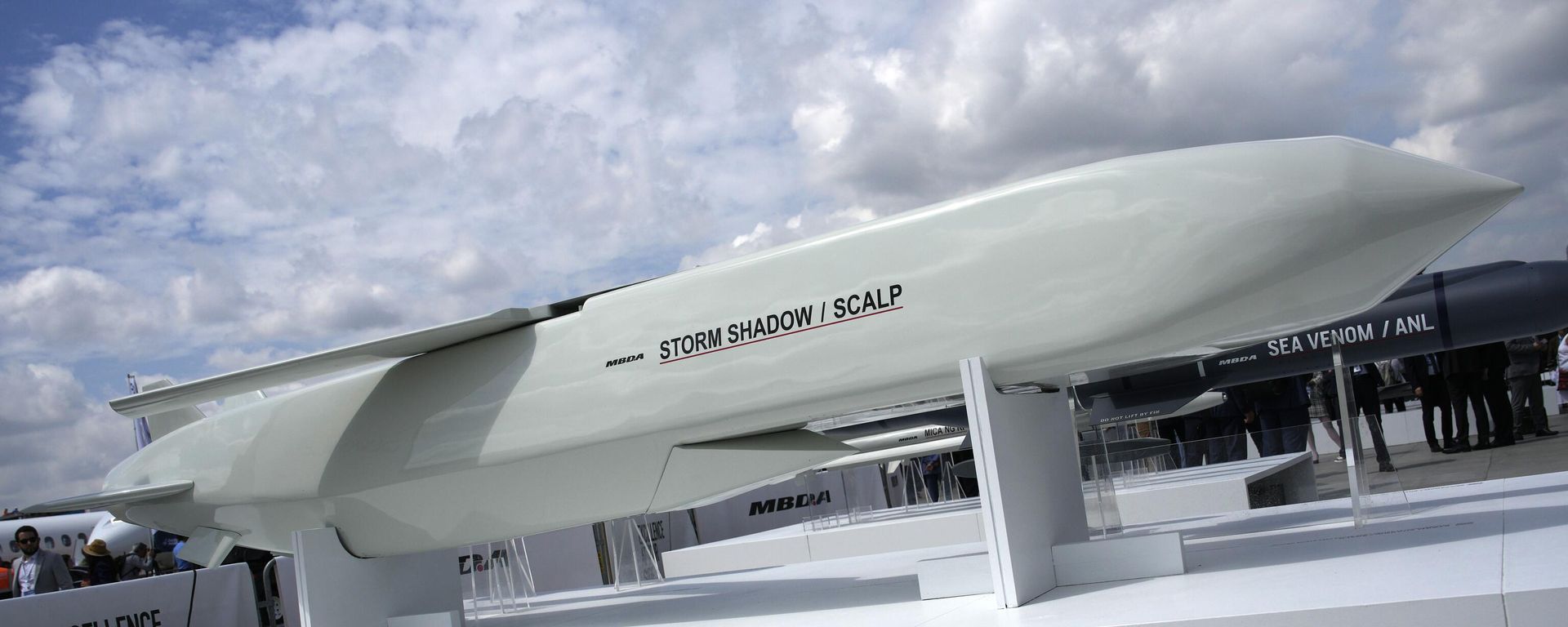 The Storm Shadow cruise missile is on display during the Paris Air Show in Le Bourget, north of Paris, France, on June 19, 2023. - Sputnik International, 1920, 11.04.2025