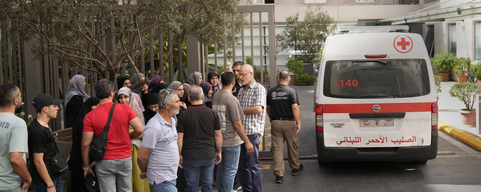 Lebanese Red Cross ambulance passes next of the families of victims who were injured on Monday by their exploding handheld pagers, at the emergency entrance of the American University hospital, in Beirut, Lebanon Lebanese Red Cross ambulance passes next of the families of victims who were injured on Monday by their exploding handheld pagers, at the emergency entrance of the American University hospital, in Beirut, Lebanon - Sputnik International, 1920, 18.09.2024