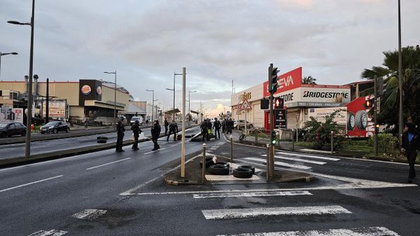 Footage from the French overseas territory of Martinique, located in the Caribbean Sea, where protests against rising food prices have been ongoing for several days. - Sputnik International