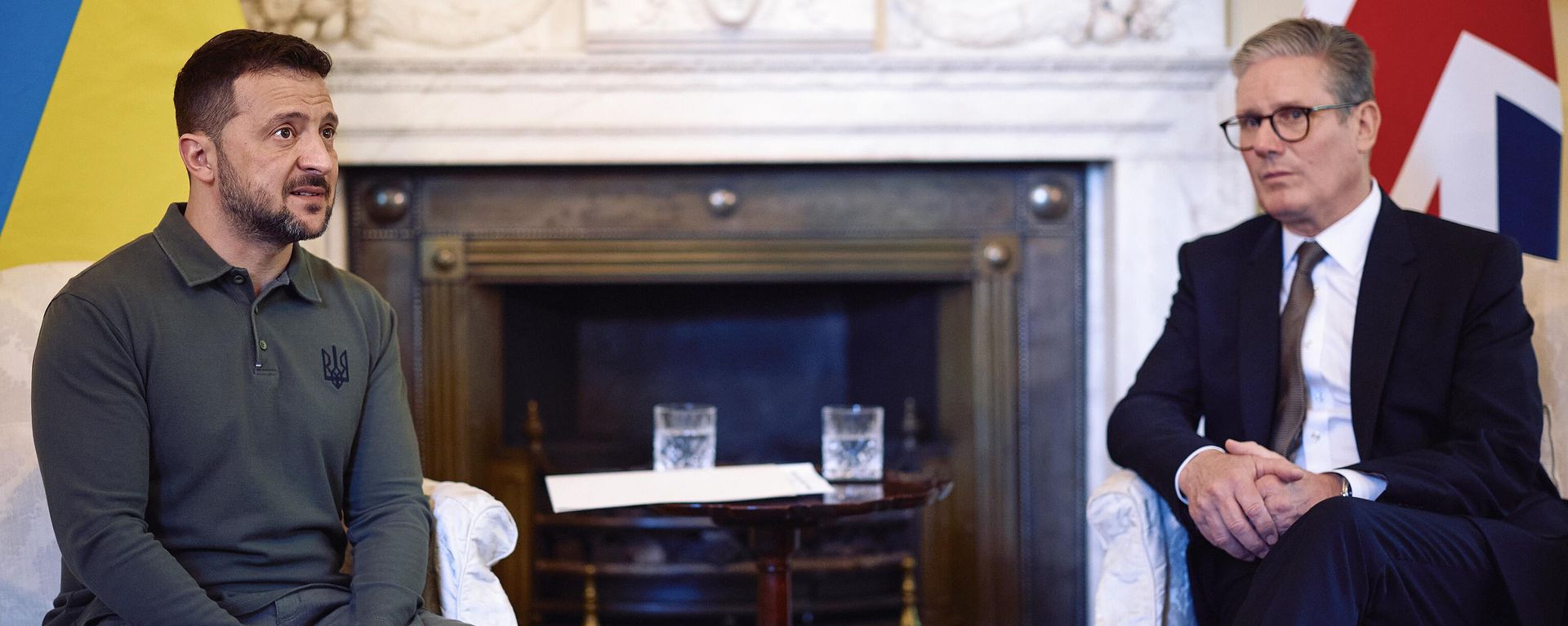 Britain's Prime Minister Keir Starmer, right, and Ukraine's President Volodymyr Zelenskyy speak during a bilateral meeting at 10 Downing Street in London, Friday July 19, 2024. Britain's Prime Minister Keir Starmer, right, and Ukraine's President Volodymyr Zelenskyy speak during a bilateral meeting at 10 Downing Street in London, Friday July 19, 2024. - Sputnik International, 1920, 22.09.2024