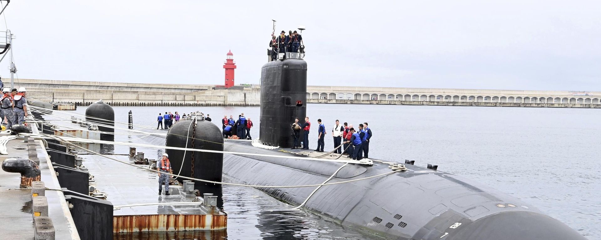 In this photo provided by South Korea Defense Ministry, the USS nuclear-powered submarine USS Annapolis docks at a South Korean naval base on Jeju Island, South Korea, Monday, July 24, 2023 In this photo provided by South Korea Defense Ministry, the USS nuclear-powered submarine USS Annapolis docks at a South Korean naval base on Jeju Island, South Korea, Monday, July 24, 2023 - Sputnik International, 1920, 26.09.2024