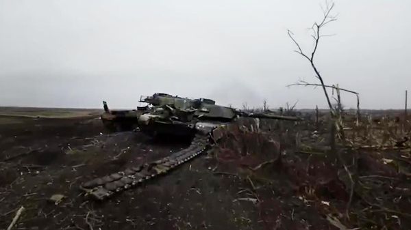 In this handout video grab released by the Russian Defense Ministry, a US-made Abrams tank used by the Ukrainian military, which was destroyed during fighting in the Avdeyevka area amid Russia's military operation in Ukraine, is seen in the field in the village of Berdychi, Donetsk People's Republic, Russia - Sputnik International