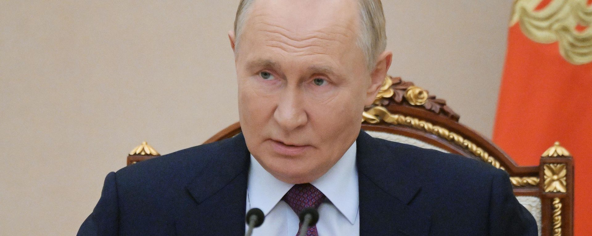 Russian President Vladimir Putin holds a meeting with members of the Security Council at the Kremlin in Moscow, Russia. Russian President Vladimir Putin holds a meeting with members of the Security Council at the Kremlin in Moscow, Russia. - Sputnik International, 1920, 25.09.2024