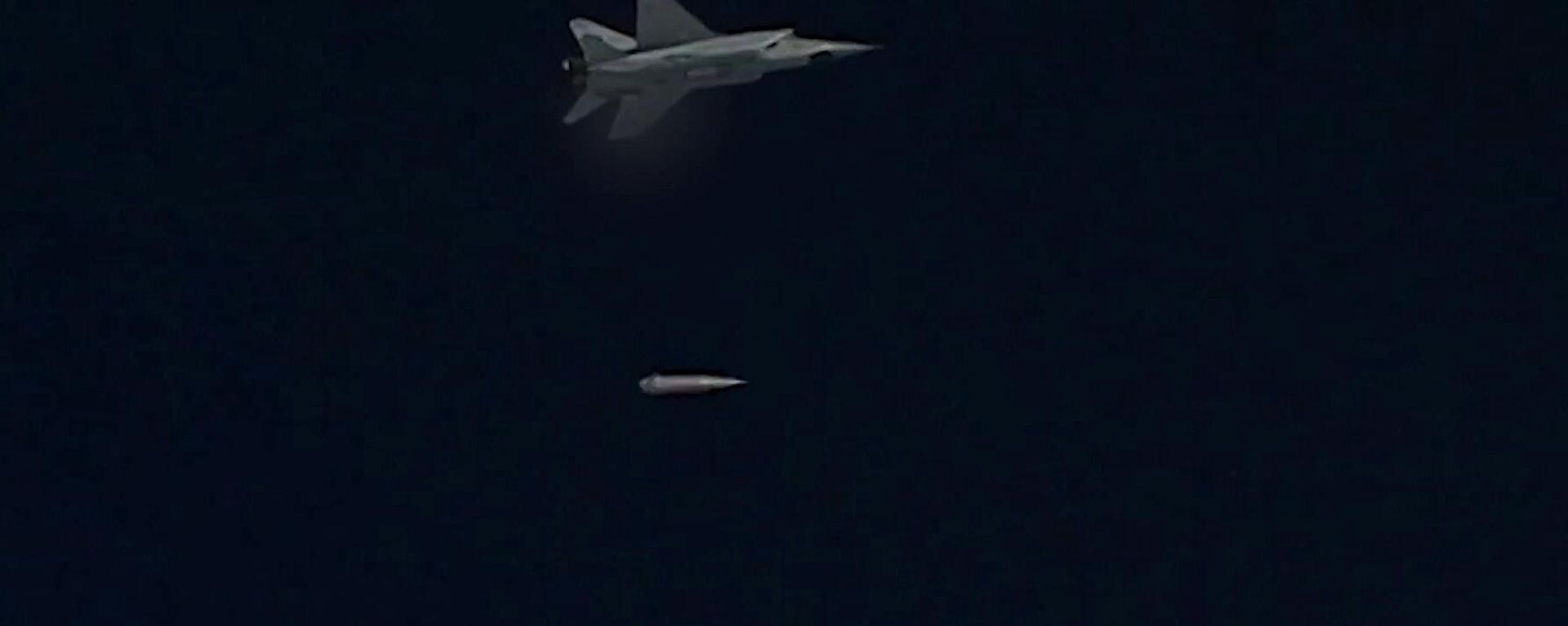 The crew of the Russian Aerospace Forces MiG-31 have conducted simulated firing of Kinzhal hypersonic aeroballistic missile with a small radar signature and high maneuverability. The crew of the Russian Aerospace Forces MiG-31 have conducted simulated firing of Kinzhal hypersonic aeroballistic missile with a small radar signature and high maneuverability. - Sputnik International, 1920, 27.09.2024