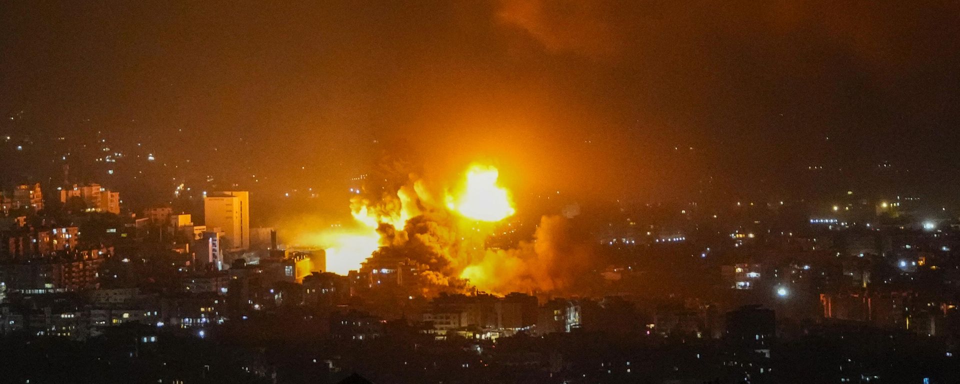 Smoke rises from Israeli airstrikes in Beirut's southern suburbs, Lebanon, Saturday, Sept. 28, 2024. Smoke rises from Israeli airstrikes in Beirut's southern suburbs, Lebanon, Saturday, Sept. 28, 2024. - Sputnik International, 1920, 30.09.2024
