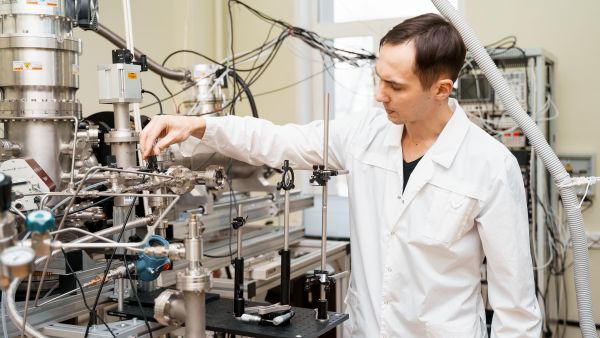 A scientific unit for studying chemical processes in deep space conditions, created at the Center for Laboratory Astrophysics of the Samara Branch of P.N. Lebedev Physical Institute of the Russian Academy of Sciences. - Sputnik International