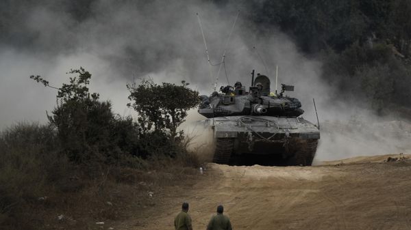 Israeli army tanks maneuver in a staging area in northern Israel near the Israel-Lebanon border, Tuesday, Oct. 1, 2024.  - Sputnik International