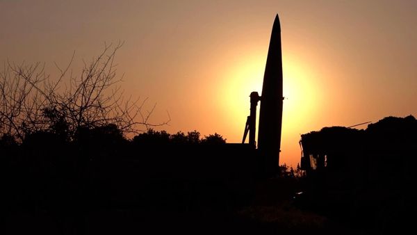 Servicemen of the Russian Southern Military District participate in military drills on the use of non-strategic nuclear weapons - Sputnik International