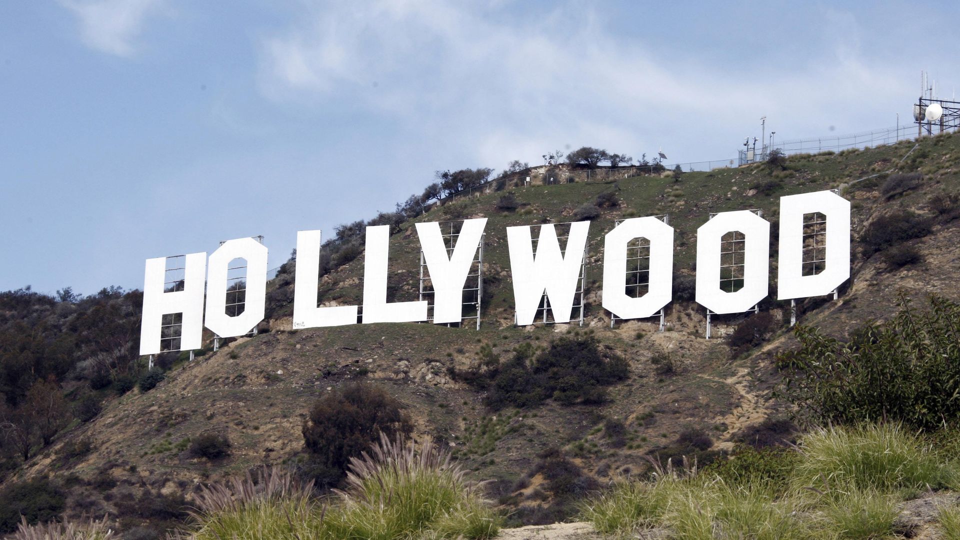 This file photo taken Friday Jan. 29,2010, shows the Hollywood sign near the top of Beachwood Canyon adjacent to Griffith Park in the Hollywood Hills of Los Angeles This file photo taken Friday Jan. 29,2010, shows the Hollywood sign near the top of Beachwood Canyon adjacent to Griffith Park in the Hollywood Hills of Los Angeles - Sputnik International, 1920, 06.02.2025