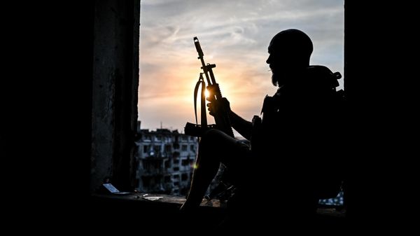 A Russian serviceman is seen at a position in the course of Russia's military operation in Ukraine - Sputnik International