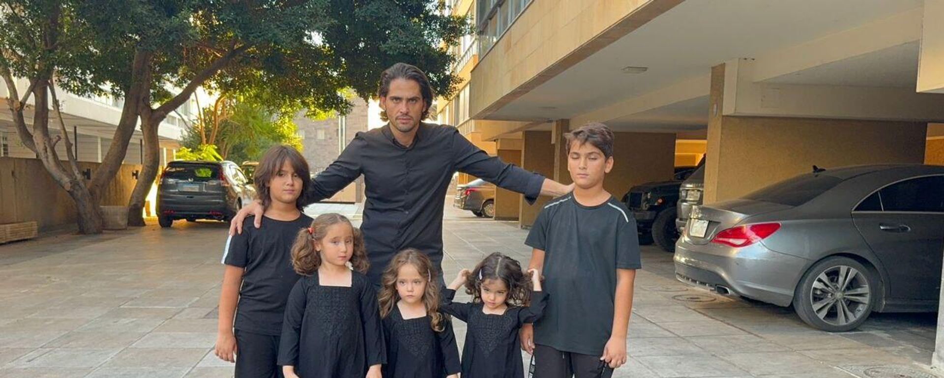 Jaafar Zilzali and his 5 children in Beirut Jaafar Zilzali and his 5 children in Beirut - Sputnik International, 1920, 04.10.2024