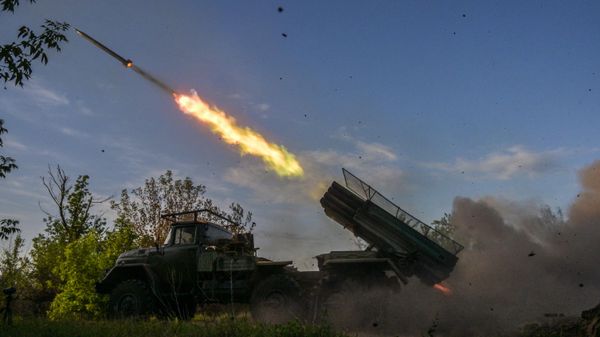 Russian servicemen of the 85th Separate Motor Rifle Brigade, 2nd Army Corps, fire a 9K55 Grad 1 multiple rocket launcher towards Ukrainian positions in the Artemovsk (Bakhmut) area of the frontline - Sputnik International