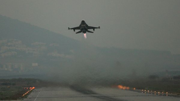 An Israeli warplane takes off for a mission in Lebanon from Ramat David air force base in northern Israel. - Sputnik International
