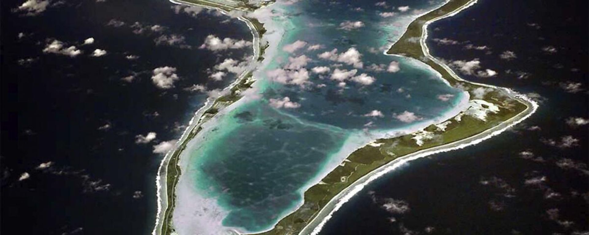 This image released by the U.S. Navy shows an aerial view of Diego Garcia. - Sputnik International, 1920, 02.04.2025