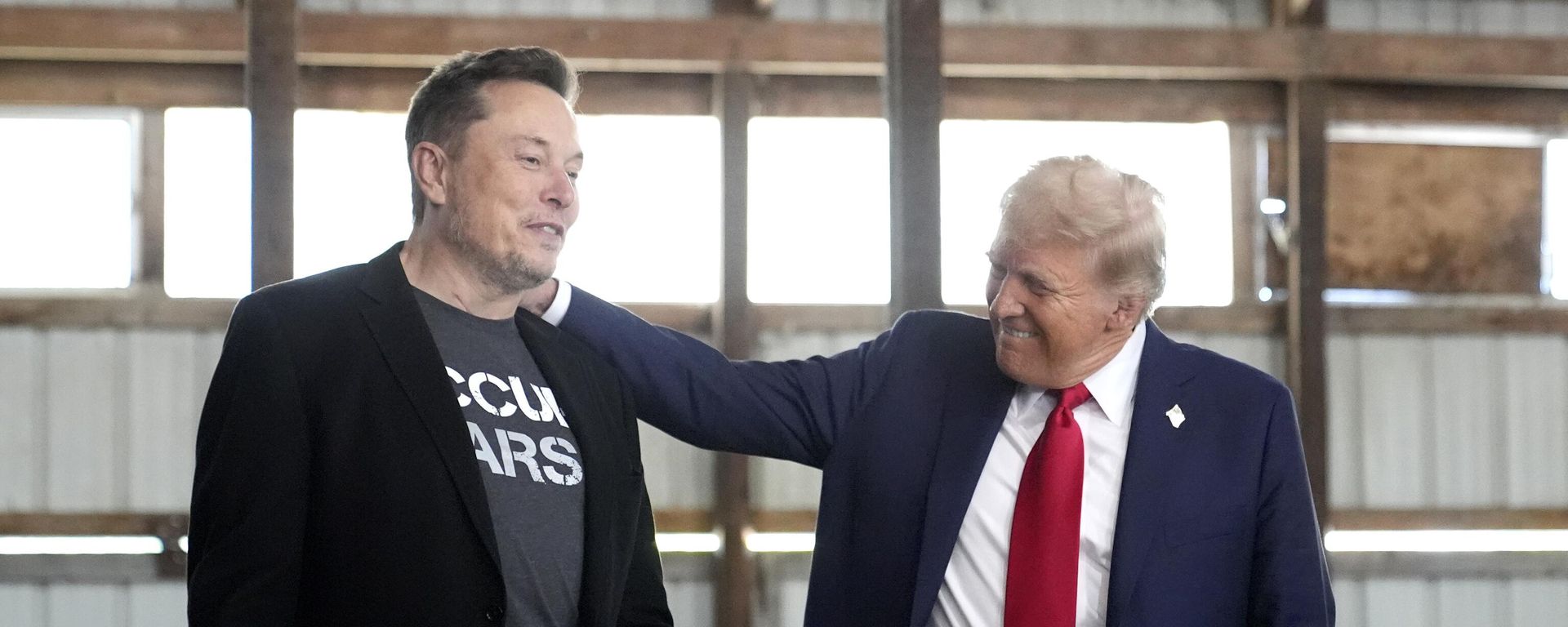 Tesla and SpaceX CEO Elon Musk, left, and Republican presidential nominee former President Donald Trump attend a campaign event at the Butler Farm Show, Saturday, Oct. 5, 2024, in Butler, Pa. Tesla and SpaceX CEO Elon Musk, left, and Republican presidential nominee former President Donald Trump attend a campaign event at the Butler Farm Show, Saturday, Oct. 5, 2024, in Butler, Pa. - Sputnik International, 1920, 28.10.2024