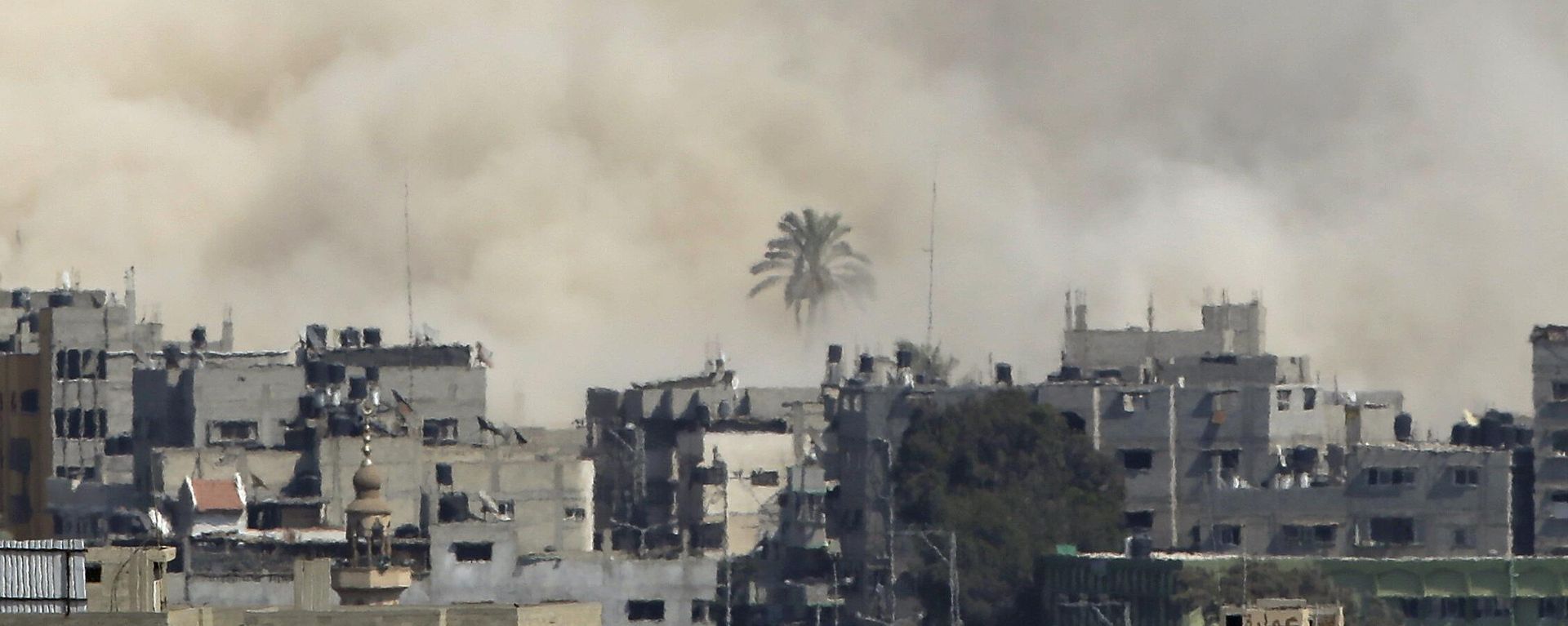 Smoke rises from an Israeli strike in Gaza City. Smoke rises from an Israeli strike in Gaza City. - Sputnik International, 1920, 06.10.2024