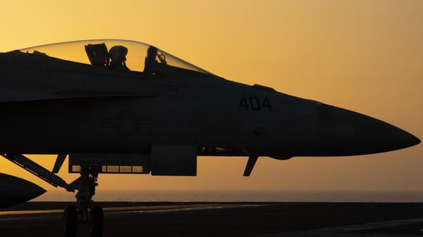 A fighter jet maneuvers on the deck of the USS Dwight D. Eisenhower in the Red Sea on Tuesday, June 11, 2024. A fighter jet maneuvers on the deck of the USS Dwight D. Eisenhower in the Red Sea on Tuesday, June 11, 2024. - Sputnik International