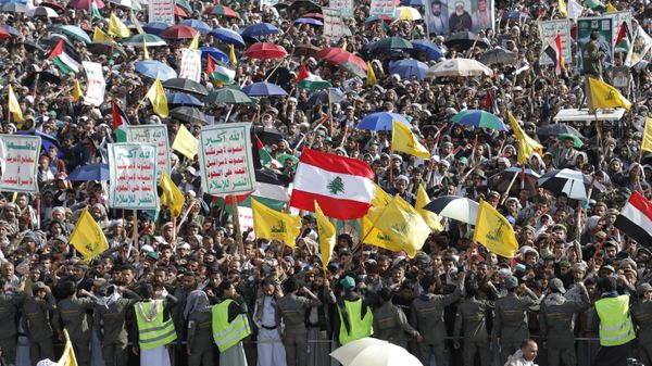 Houthi supporters raise flags and signs during an anti-Israel and anti-U.S. rally in Sanaa, Yemen, Friday, Sept. 27, 2024. Houthis' slogan reads in part death to Israel and America. Houthi supporters raise flags and signs during an anti-Israel and anti-U.S. rally in Sanaa, Yemen, Friday, Sept. 27, 2024. Houthis' slogan reads in part death to Israel and America. - Sputnik International