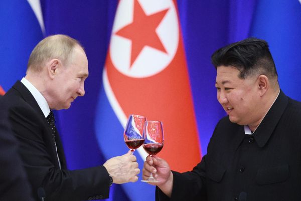 Russian President Vladimir Putin and Chairman of State Affairs of the Democratic People's Republic of Korea Kim Jong un during a state reception in Vladimir Putin's honor at the Monnangwan Reception House. - Sputnik International