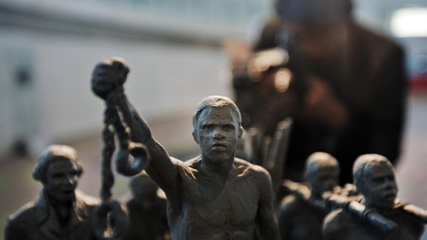 A maquette of a statue in remembrance of enslaved Africans whose lives were sacrificed during the transatlantic slave trade at City Hall, London, Monday, Aug.18, 2008.  - Sputnik International