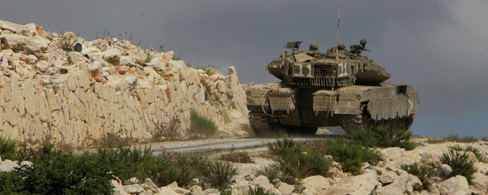 An Israeli Merkava tank drives up a hill to take positions inside Lebanon near the southern city of Marwaheen, Lebanon, An Israeli Merkava tank drives up a hill to take positions inside Lebanon near the southern city of Marwaheen, Lebanon, - Sputnik International, 1920, 22.10.2024