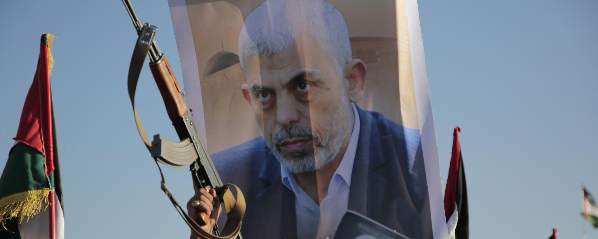 Houthi supporters raise a poster of Hamas leader Yahya Sinwar, who killed by Israeli troops in Gaza, during an anti-Israel rally in Sanaa, Yemen, Friday, Oct. 18, 2024. Houthi supporters raise a poster of Hamas leader Yahya Sinwar, who killed by Israeli troops in Gaza, during an anti-Israel rally in Sanaa, Yemen, Friday, Oct. 18, 2024. - Sputnik International, 1920, 03.11.2024