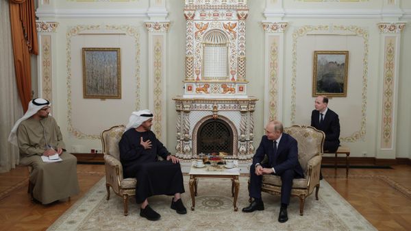 Russian President Vladimir Putin and United Arab Emirates President Sheikh Mohamed bin Zayed Al Nahyan attend a meeting at the Novo-Ogaryovo state residence, outside Moscow, Russia. - Sputnik International