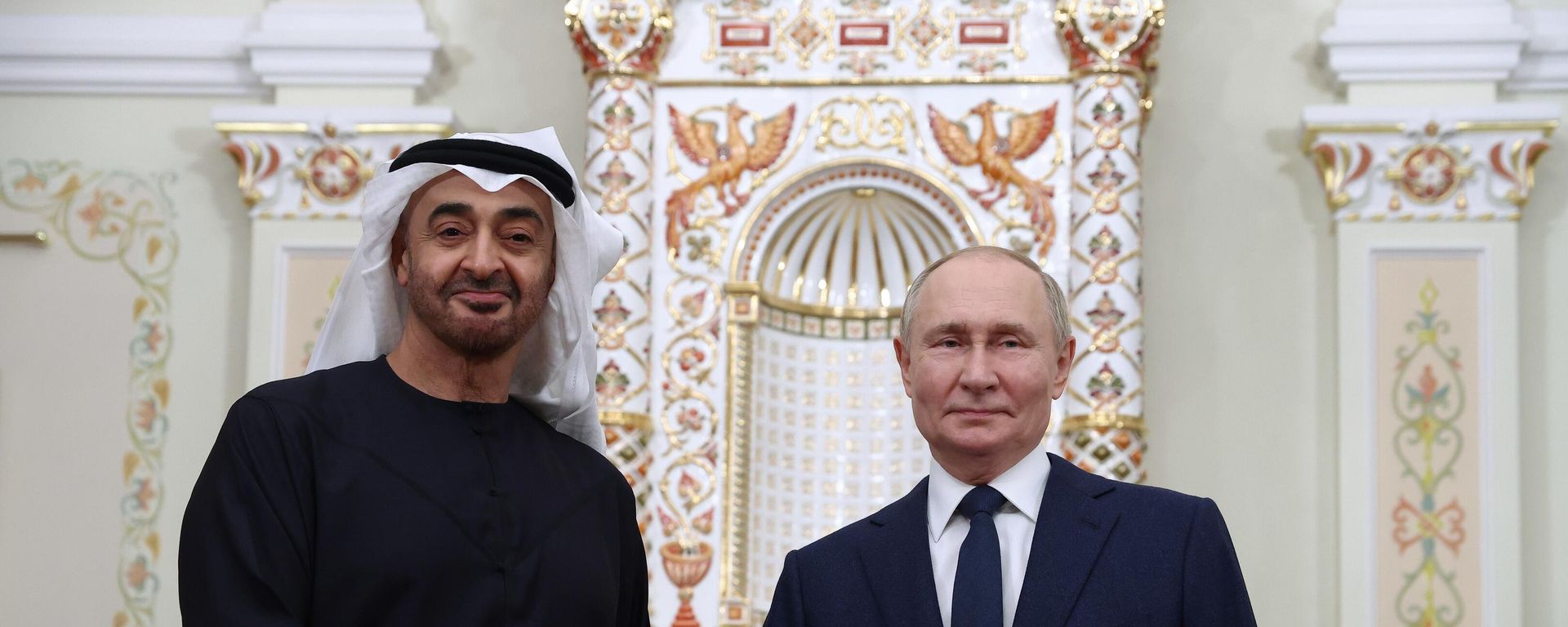 Russian President Vladimir Putin and United Arab Emirates President Sheikh Mohamed bin Zayed Al Nahyan shake hands during a meeting at the Novo-Ogaryovo state residence, outside Moscow, Russia. Russian President Vladimir Putin and United Arab Emirates President Sheikh Mohamed bin Zayed Al Nahyan shake hands during a meeting at the Novo-Ogaryovo state residence, outside Moscow, Russia. - Sputnik International, 1920, 21.10.2024