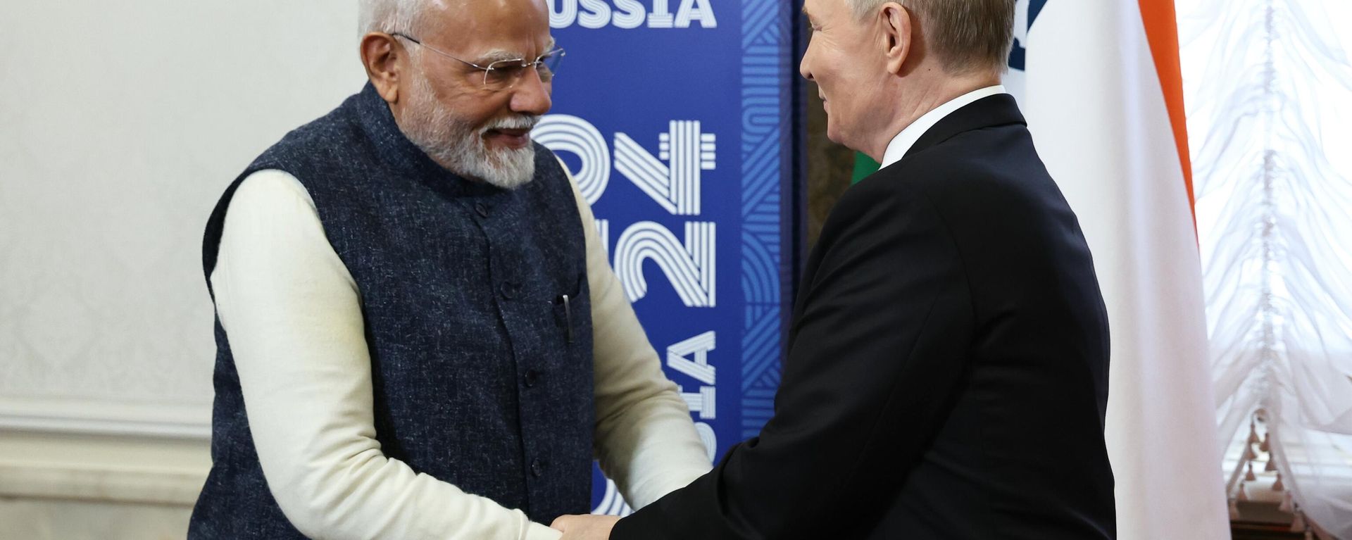 Russian President Vladimir Putin welcomes Indian Prime Minister Narendra Modi before a meeting on the sidelines of the 16th BRICS summit in Kazan, Republic of Tatarstan, Russia. Russian President Vladimir Putin welcomes Indian Prime Minister Narendra Modi before a meeting on the sidelines of the 16th BRICS summit in Kazan, Republic of Tatarstan, Russia. - Sputnik International, 1920, 02.10.2025