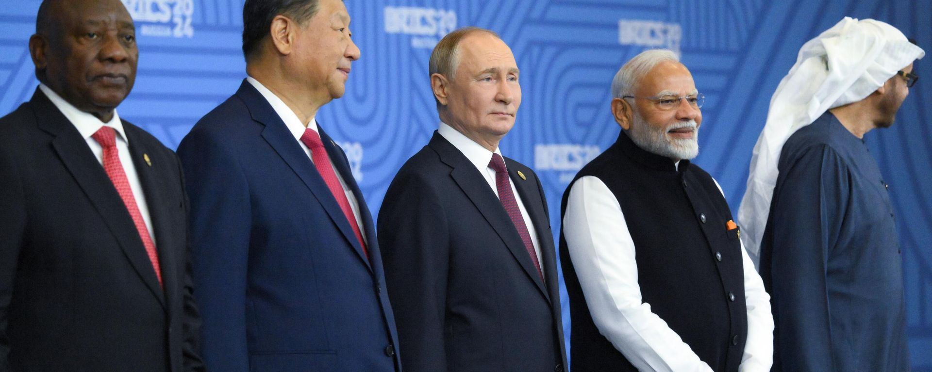 BRICS bloc leaders meeting for a photo session. From left to right: South African President Cyril Ramaphosa, Chinese President Xi Jinping, Russian President Vladimir Putin, Indian Prime Minister Narendra Modi and UAE President Mohamed bin Zayed Al Nahyan. BRICS bloc leaders meeting for a photo session. From left to right: South African President Cyril Ramaphosa, Chinese President Xi Jinping, Russian President Vladimir Putin, Indian Prime Minister Narendra Modi and UAE President Mohamed bin Zayed Al Nahyan. - Sputnik International, 1920, 25.10.2024