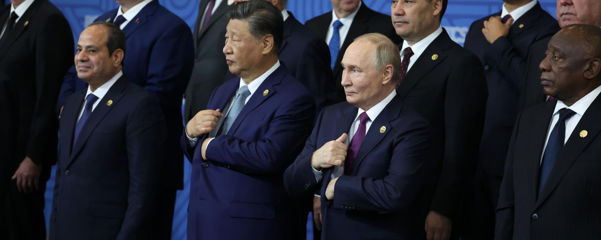 Russian President Vladimir Putin, Chinese President Xi Jinping and other attendees of the BRICS Summit in Kazan pose for a group photo. Russian President Vladimir Putin, Chinese President Xi Jinping and other attendees of the BRICS Summit in Kazan pose for a group photo. - Sputnik International, 1920, 24.10.2024