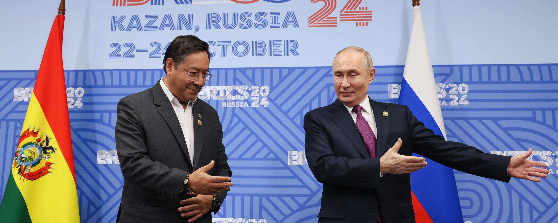 Vladimir Putin welcomes Bolivian President Luis Arce Vladimir Putin welcomes Bolivian President Luis Arce - Sputnik International, 1920, 25.10.2024