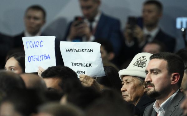 Putin explained that he would prefer to avoid creating “to much red tape within BRICS” and establishing a board of “all these official driving luxury cars." However, he agreed that BRICS would benefit if more structure is added. - Sputnik International