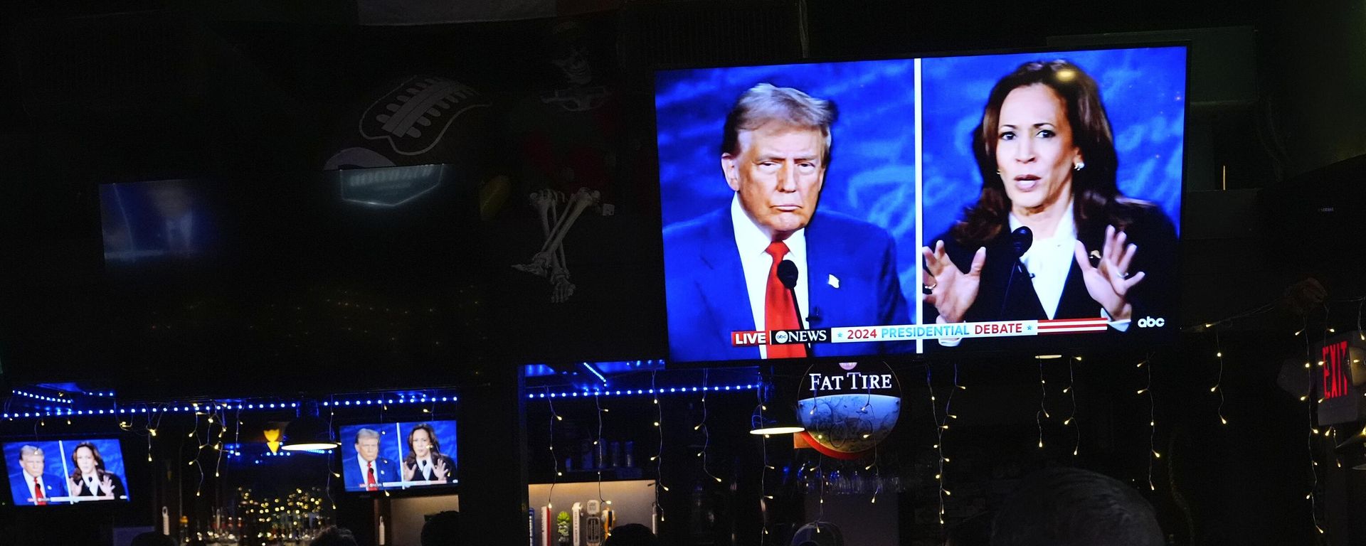 People watch TV screens showing a debate between Democratic presidential nominee Vice President Kamala Harris, right, and Republican presidential nominee former President Donald Trump, at Sports Grill Kendall, where the Miami-Dade Democratic Hispanic Caucus had organized a watch party, Tuesday, Sept. 10, 2024, in Miami. People watch TV screens showing a debate between Democratic presidential nominee Vice President Kamala Harris, right, and Republican presidential nominee former President Donald Trump, at Sports Grill Kendall, where the Miami-Dade Democratic Hispanic Caucus had organized a watch party, Tuesday, Sept. 10, 2024, in Miami. - Sputnik International, 1920, 27.10.2024