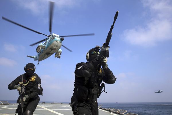 Iranian soldiers take part in a joint naval exercise in the Indian Ocean. - Sputnik International