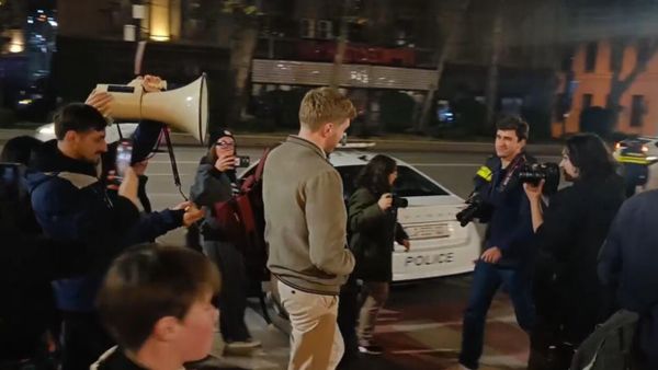 Georgian Opposition Activists Harass RIA Novosti Reporter at Tbilisi Rally for Speaking Russian  - Sputnik International